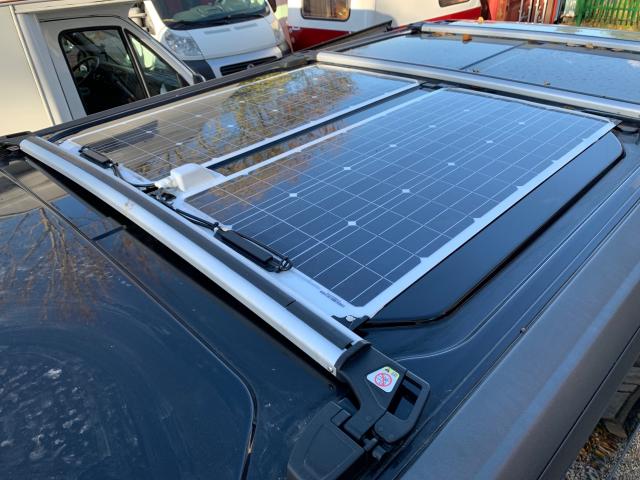 Solární panely a měnič napětí na Ford Custom